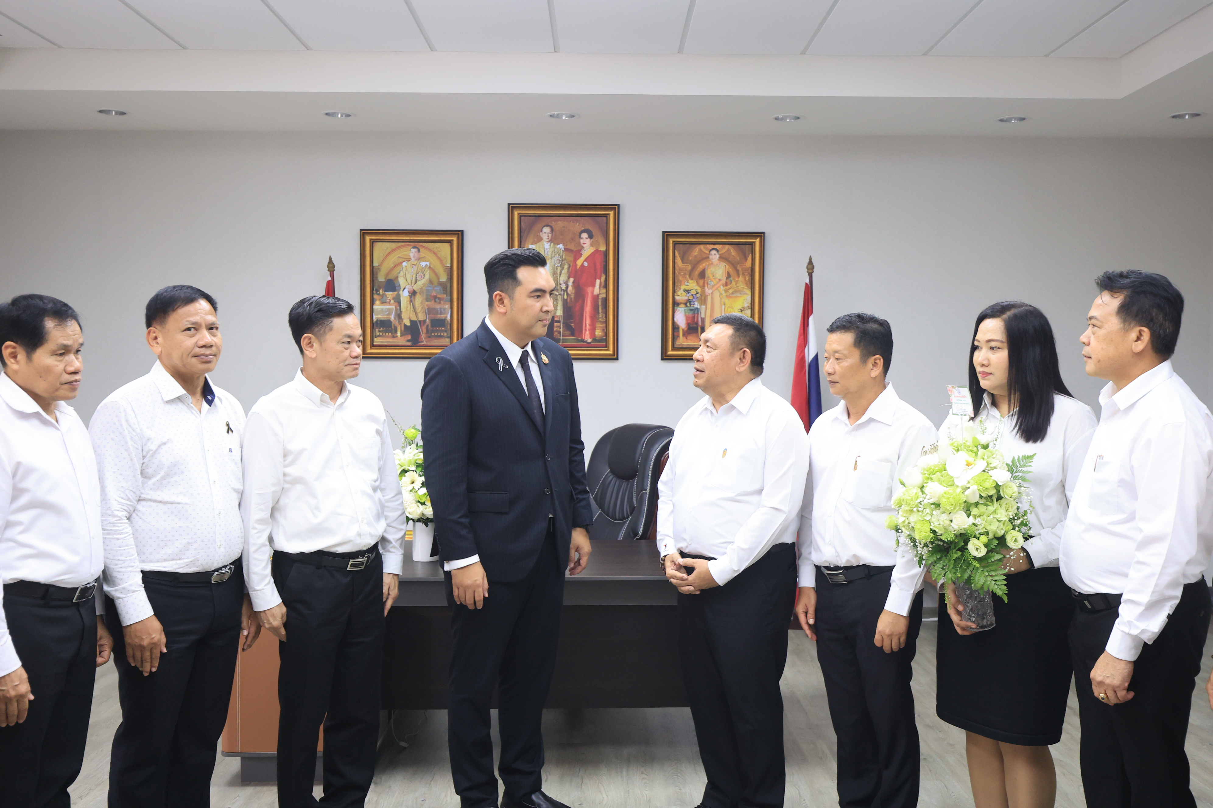 title - คณะผู้บริหาร ส.ป.ก. ร่วมแสดงความยินดีในโอกาสเข้ารับตำแหน่งของรัฐมนตรีว่าการกระทรวงเกษตรและสหกรณ์ และรัฐมนตรีช่วยว่าการกระทรวงเกษตรและสหกรณ์ 